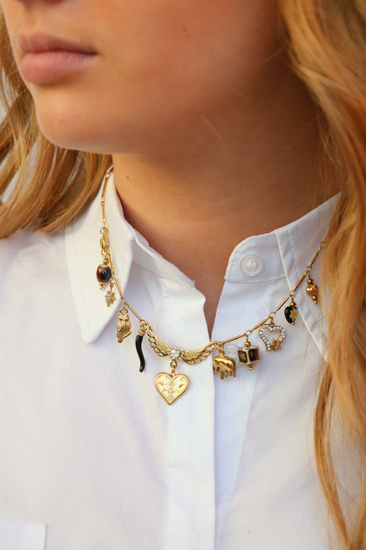 COLLIER LARA
