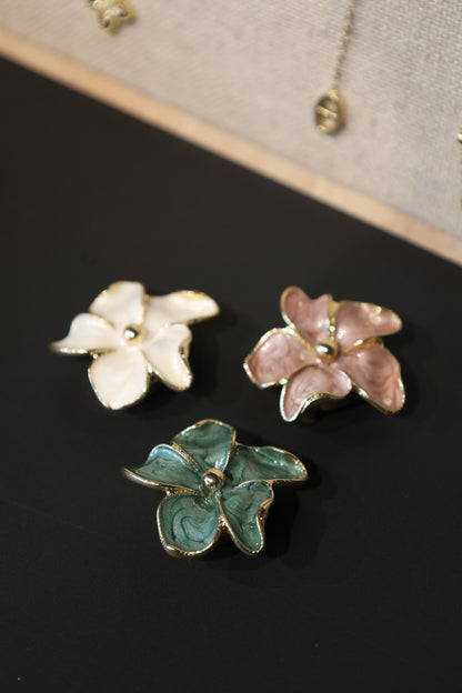 Cache-bouton Domitille