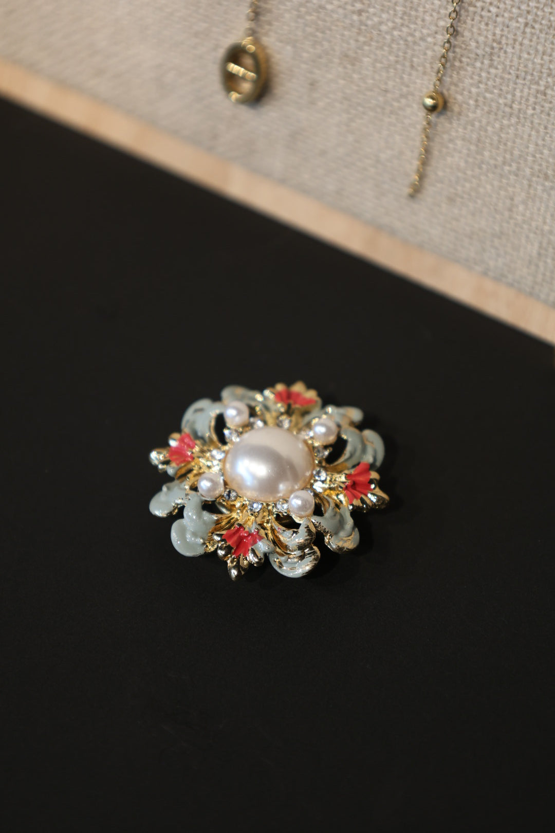 Cache-bouton Éloise