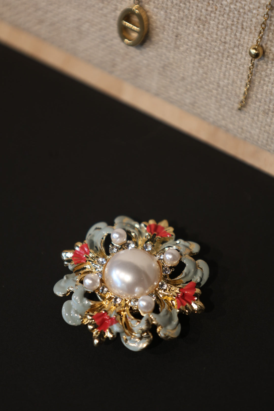 Cache-bouton Éloise