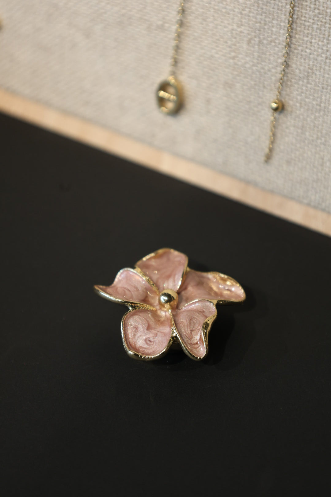 Cache-bouton Domitille