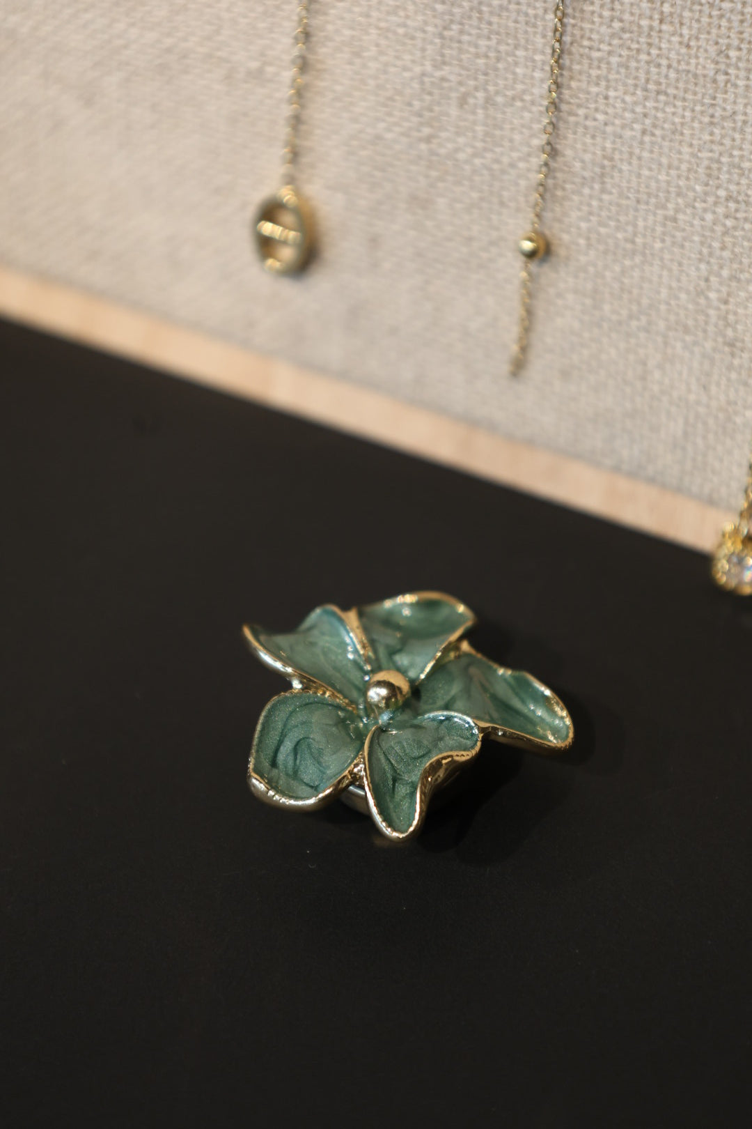 Cache-bouton Domitille