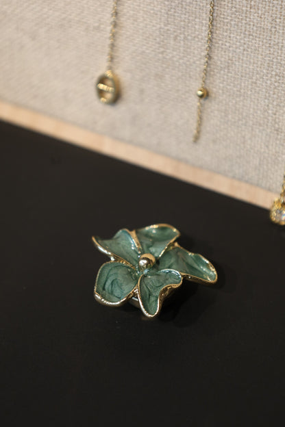 Cache-bouton Domitille