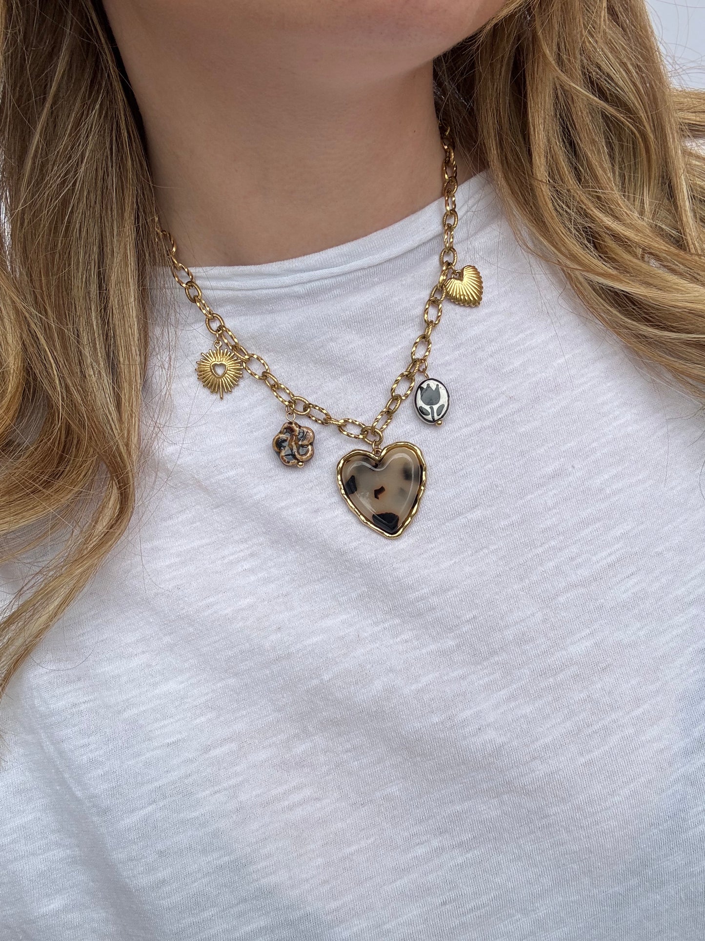 COLLIER AMARA
